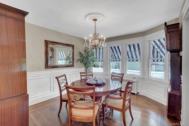 Welcome to 56 Oakland Drive, just a short stroll to the heart of - photo 6