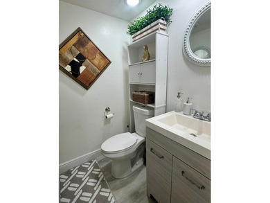 Completely Remodeled, beautiful and well-maintained 3-bedroom, 2 - photo 16