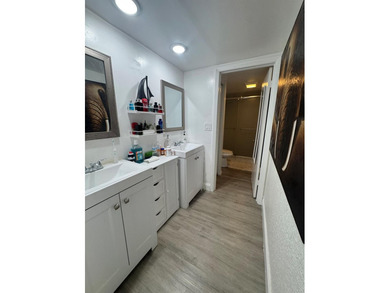 Completely Remodeled, beautiful and well-maintained 3-bedroom, 2 - photo 31