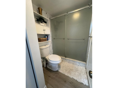 Completely Remodeled, beautiful and well-maintained 3-bedroom, 2 - photo 32