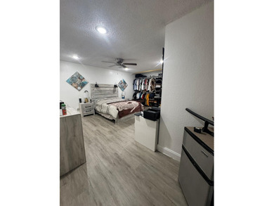 Completely Remodeled, beautiful and well-maintained 3-bedroom, 2 - photo 33