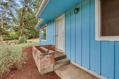 Nestled on nearly 3 acres, this welcoming ranch home has 3 - photo 4