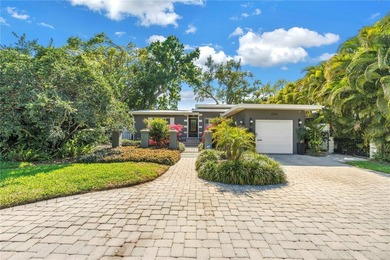 Location, location, location! Authentic Mid-Century Modern gem - photo 1