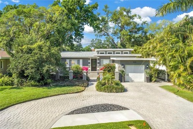 Location, location, location! Authentic Mid-Century Modern gem - photo 2