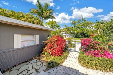 Location, location, location! Authentic Mid-Century Modern gem - photo 5
