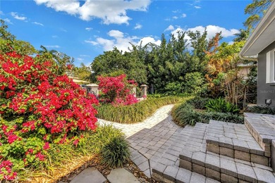 Location, location, location! Authentic Mid-Century Modern gem - photo 6