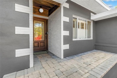 Location, location, location! Authentic Mid-Century Modern gem - photo 7