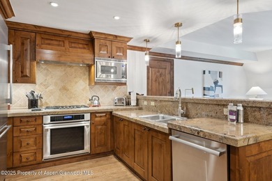 2024 renovations completed (including new decor, furniture - photo 6