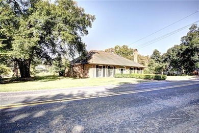 This rare offering showcases a stunning, high-end lakefront - photo 4