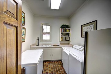 This rare offering showcases a stunning, high-end lakefront - photo 6