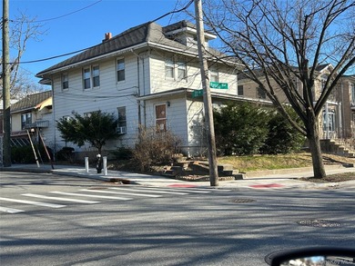 Spacious two-story detached legal 2 family home on a corner lot - photo 2