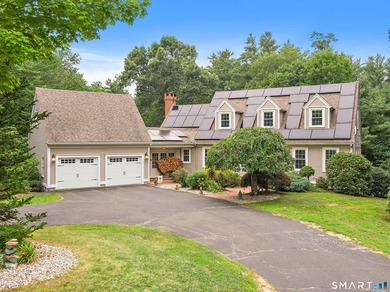 Welcome to this beautiful, private retreat at 15 Woodland Drive - photo 1