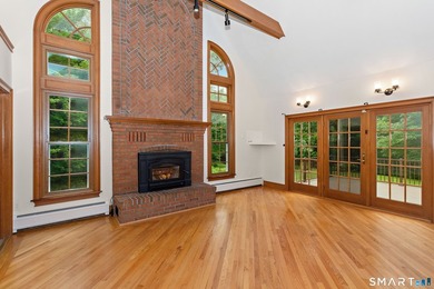 Welcome to this beautiful, private retreat at 15 Woodland Drive - photo 6