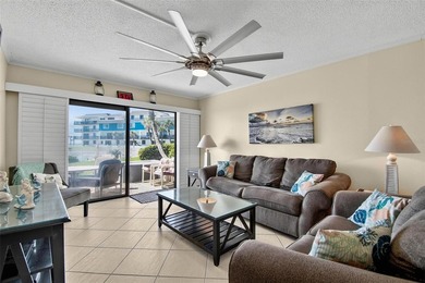 This versatile coastal two bedroom/2 bathrooms retreat offers - photo 16