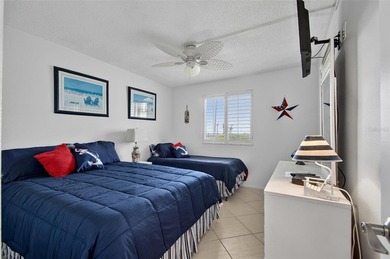 This versatile coastal two bedroom/2 bathrooms retreat offers - photo 21