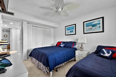 This versatile coastal two bedroom/2 bathrooms retreat offers - photo 22