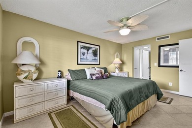 This versatile coastal two bedroom/2 bathrooms retreat offers - photo 25