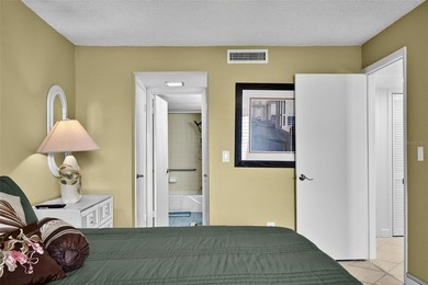 This versatile coastal two bedroom/2 bathrooms retreat offers - photo 27