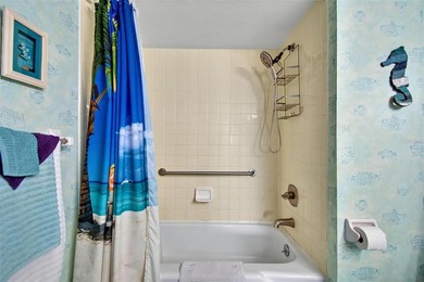 This versatile coastal two bedroom/2 bathrooms retreat offers - photo 29