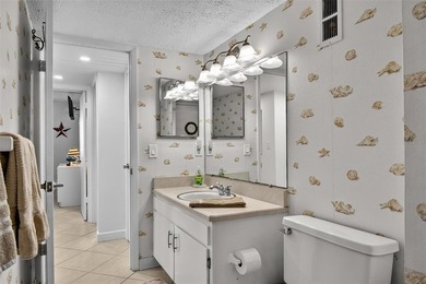 This versatile coastal two bedroom/2 bathrooms retreat offers - photo 33