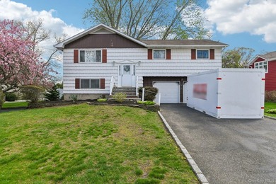 Welcome to this spacious 4-bedroom, 1.5-bath high ranch nestled - photo 2