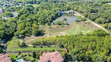 This beautiful ranch-style condo in Altamira offers true