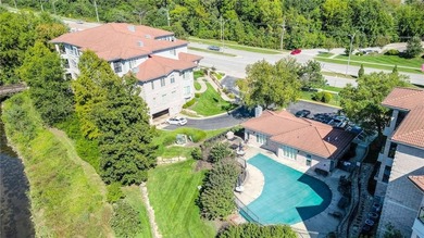 This beautiful ranch-style condo in Altamira offers true