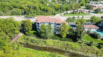 This beautiful ranch-style condo in Altamira offers true