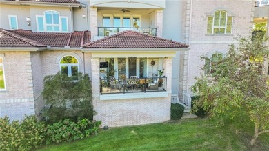 This beautiful ranch-style condo in Altamira offers true