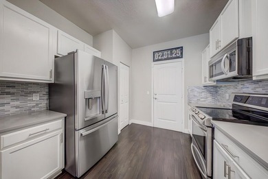 Beautifully maintained 3-bedroom, 2.5-bathroom townhouse with a - photo 11