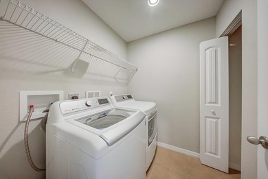 Beautifully maintained 3-bedroom, 2.5-bathroom townhouse with a - photo 13