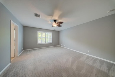 Beautifully maintained 3-bedroom, 2.5-bathroom townhouse with a - photo 14