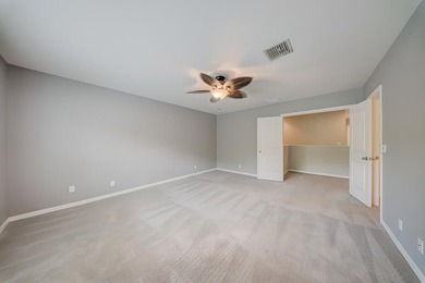 Beautifully maintained 3-bedroom, 2.5-bathroom townhouse with a - photo 15