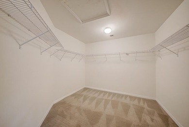 Beautifully maintained 3-bedroom, 2.5-bathroom townhouse with a - photo 16
