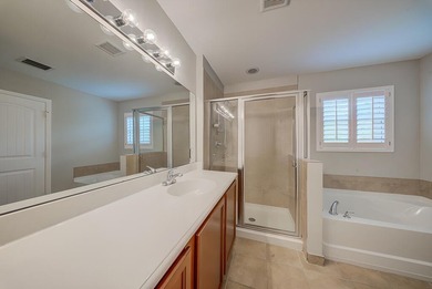 Beautifully maintained 3-bedroom, 2.5-bathroom townhouse with a - photo 17