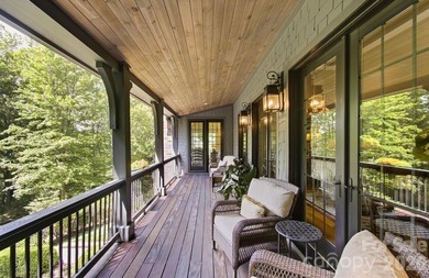 Offered for sale by its original owners, this traditional custom - photo 19