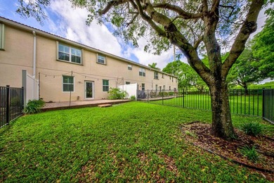 Beautifully maintained 3-bedroom, 2.5-bathroom townhouse with a - photo 26