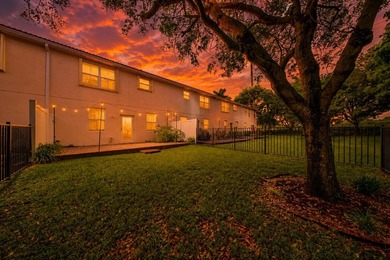 Beautifully maintained 3-bedroom, 2.5-bathroom townhouse with a - photo 27