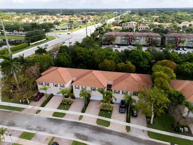 Beautifully maintained 3-bedroom, 2.5-bathroom townhouse with a - photo 28