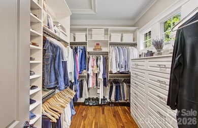 Offered for sale by its original owners, this traditional custom - photo 29