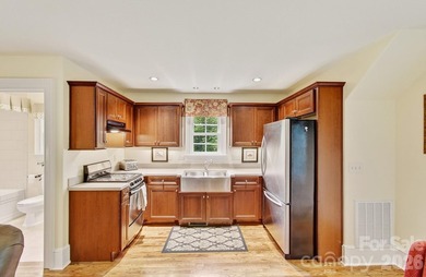 Offered for sale by its original owners, this traditional custom - photo 41