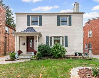 (private lake, pond, creek) Home Active Under Contract in Grosse Pointe Woods Michigan