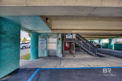 Beautiful studio/efficiency condo perfectly located directly - photo 4