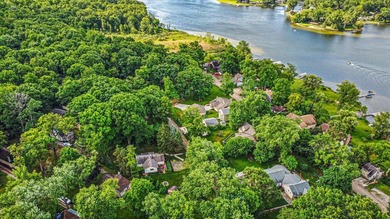 **ALL OFFERS DUE TUESDAY 6/16 AT 9AM**Welcome home to this - photo 12