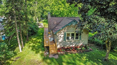 **ALL OFFERS DUE TUESDAY 6/16 AT 9AM**Welcome home to this - photo 13