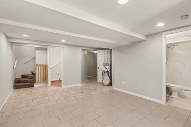 **ALL OFFERS DUE TUESDAY 6/16 AT 9AM**Welcome home to this - photo 25