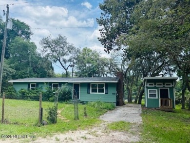 Lake Home For Sale in Pomona Park, Florida