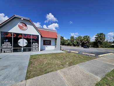 HUGE PRICE REDUCTION, LOCATION LOCATION, LOCATION!!! This great - photo 3