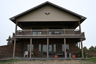 Beautiful hilltop home with incredible panoramic views of the - photo 4