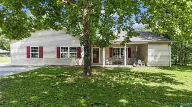 Lake Home For Sale in Guntersville, Alabama